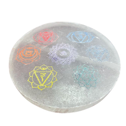 Placa de Carga em Selenita – 7 Chakras Colorida | 10 cm